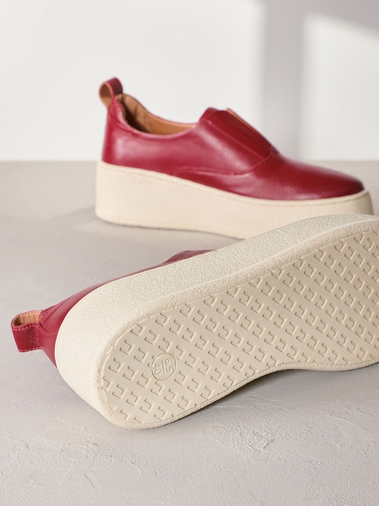 Rot - Signature Forever Comfort® Lederturnschuhe mit Keilabsatz - Bild 6 von 6 Rot - Signature Forever Comfort® Lederturnschuhe mit Keilabsatz - Bild 6 von 6