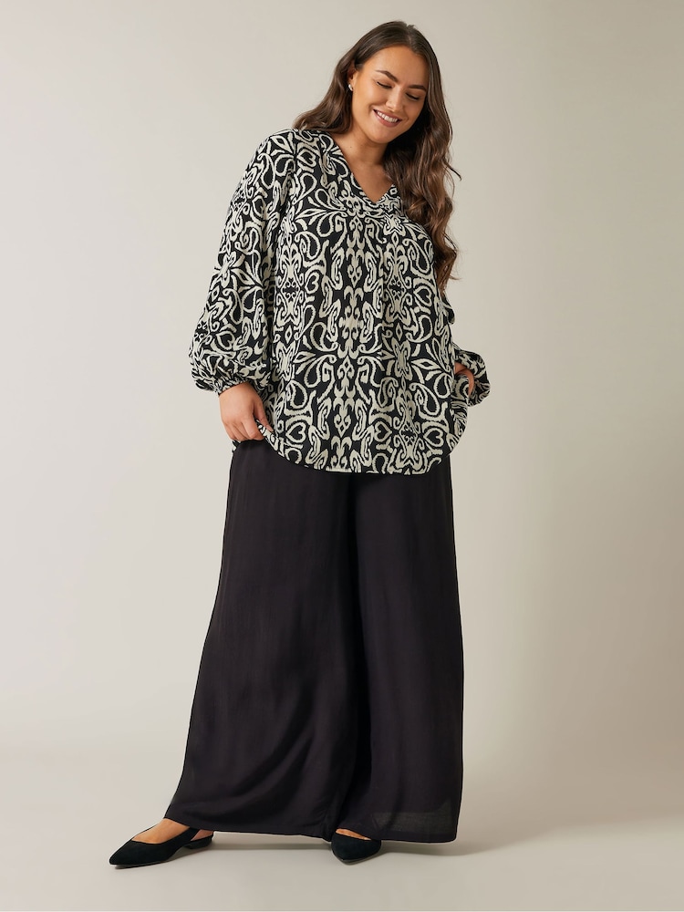 Evans Damask Print Pleated Front Black Top - Image 2 of 4