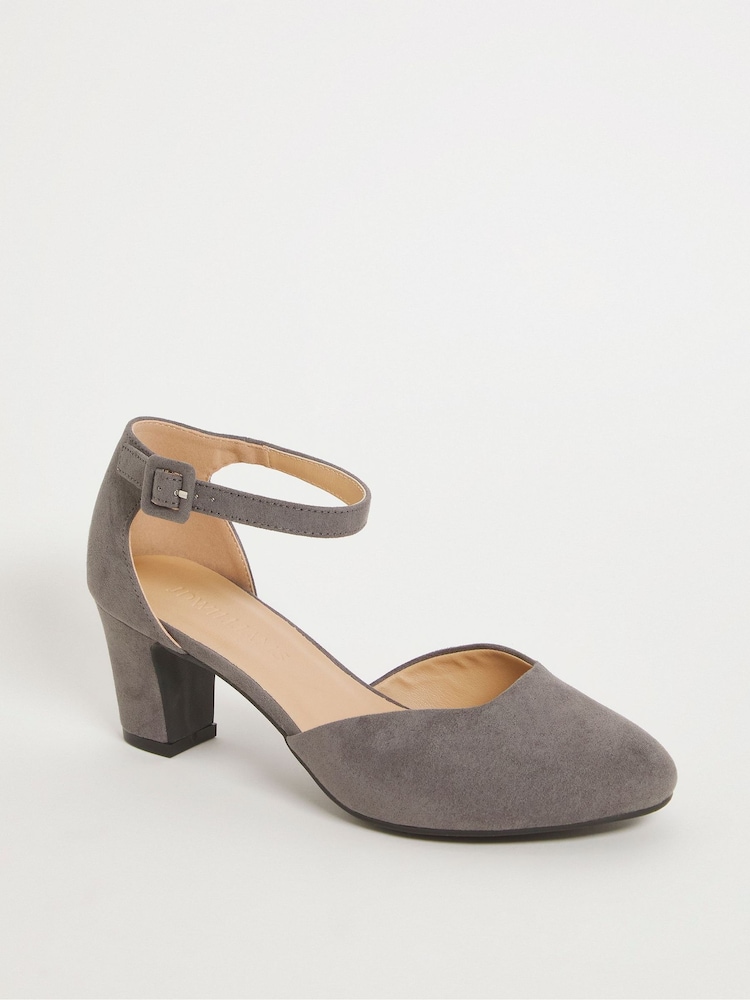 Gris - Zapatos de tacón de corte ancho con diseño en dos partes y tira ancha de JD Williams - Imagen 2 de 3 Gris - Zapatos de tacón de corte ancho con diseño en dos partes y tira ancha de JD Williams - Imagen 2 de 3
