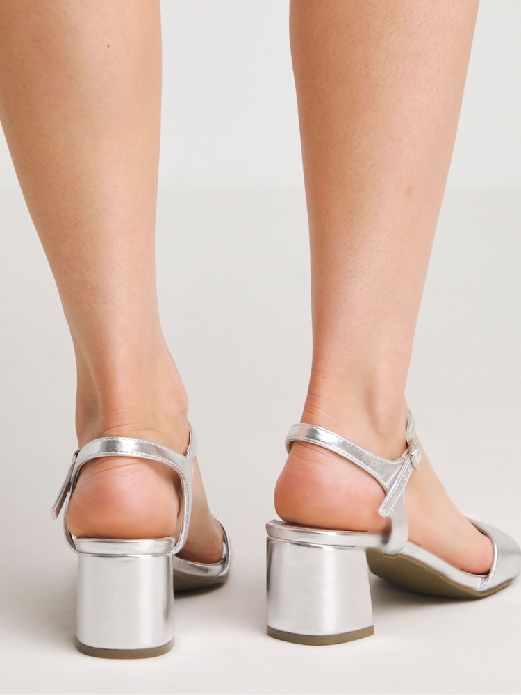 Plateado - JD Williams Wide Fit Block Heel Barely There Sandals - Imagen 2 de 4