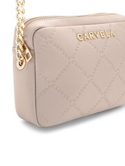 حقيبة تعلق حول الجسم وردية مبطنة من Carvela - صورة 4 من 5