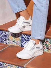 Blanco - Zapatillas de deporte con cuña y detalle de purpurina Everett de Linzi - Imagen 1 de 5