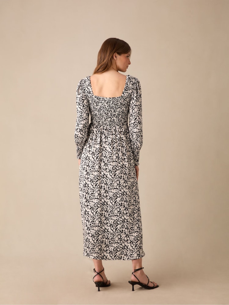 Ro&Zo Black Petite Mono Floral Print Shirred Midaxi Dress - Image 4 of 4