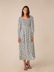 Ro&Zo gerafftes Midaxi-Kleid in Schwarz mit Blumenmuster - Bild 4 von 8
