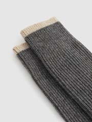 Gris medio/avena - Reiss Alby Wool-Cashmere Blend Ribbed Socks - Imagen 2 de 3