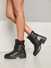 Botas moteras planas estilo casual con forro de piel sintética de Lipsy - Imagen 1 de 4