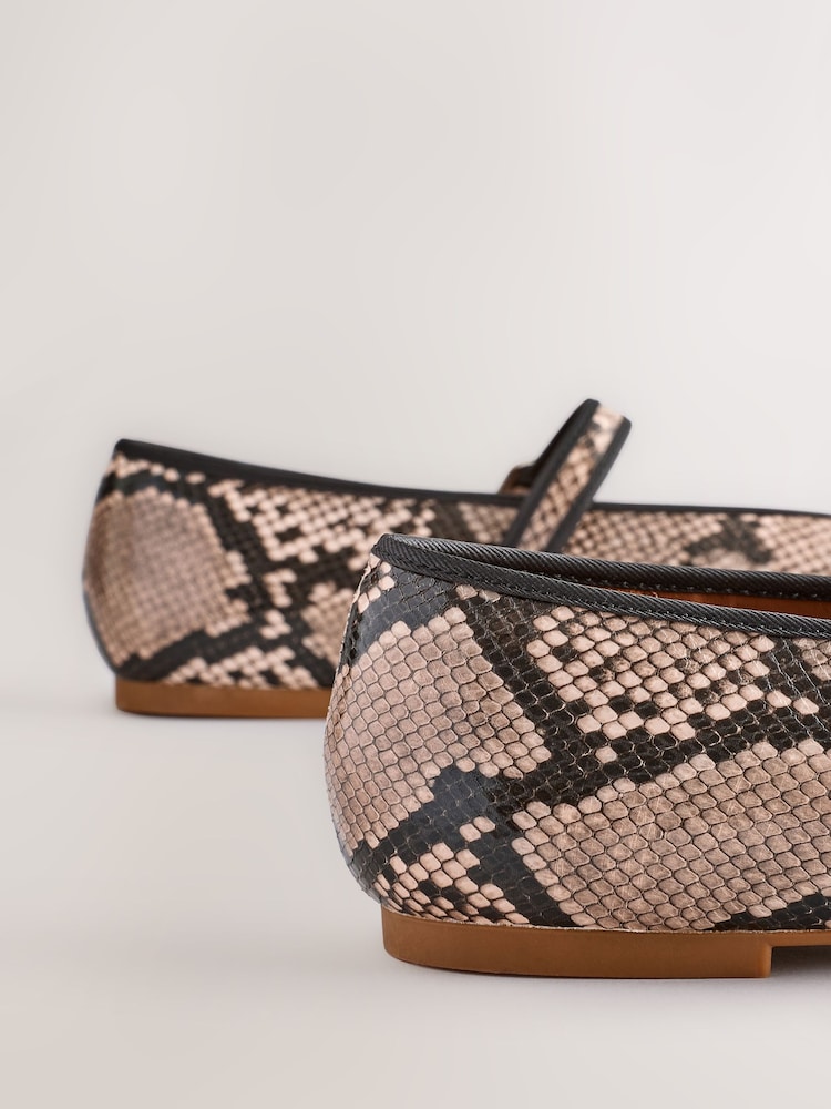 Snake Standard Fit Forever Comfort® Round Toe Mary Jane Shoes - Image 8 of 10