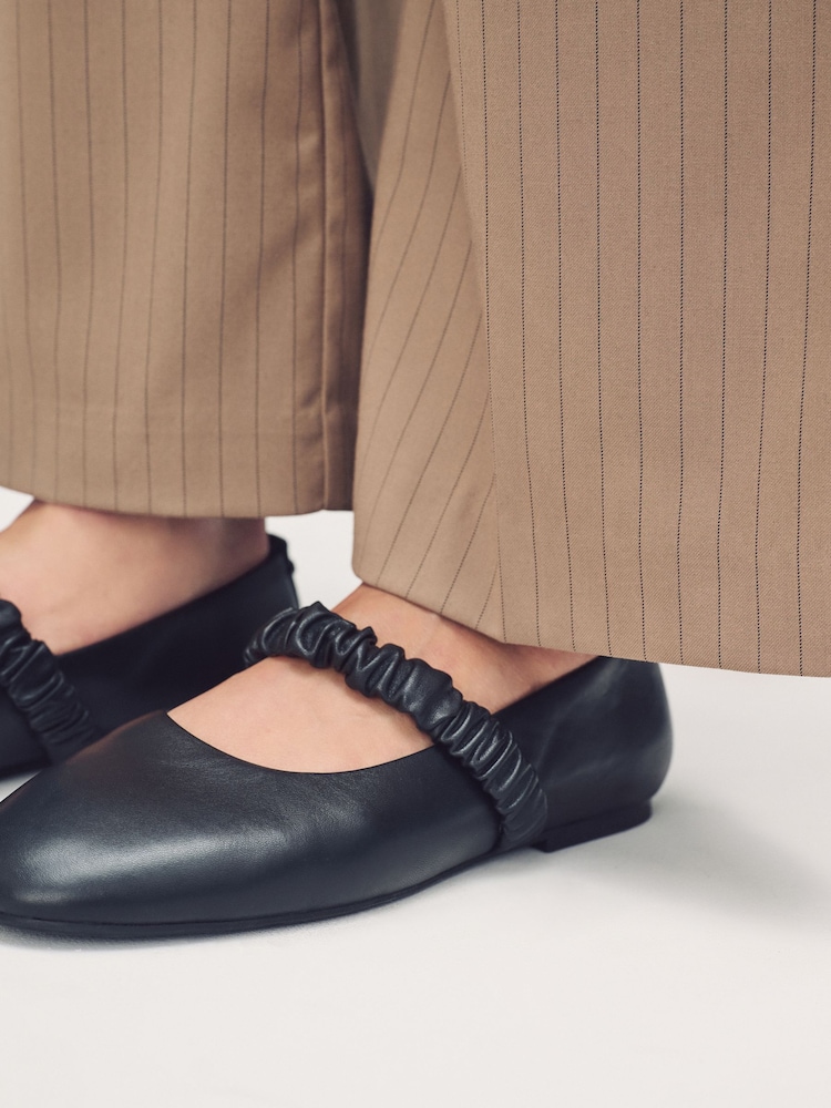 Black Standard Fit Forever Comfort® Premium Leather With Motionflex Ruched Mary Jane Shoes - Image 5 of 11