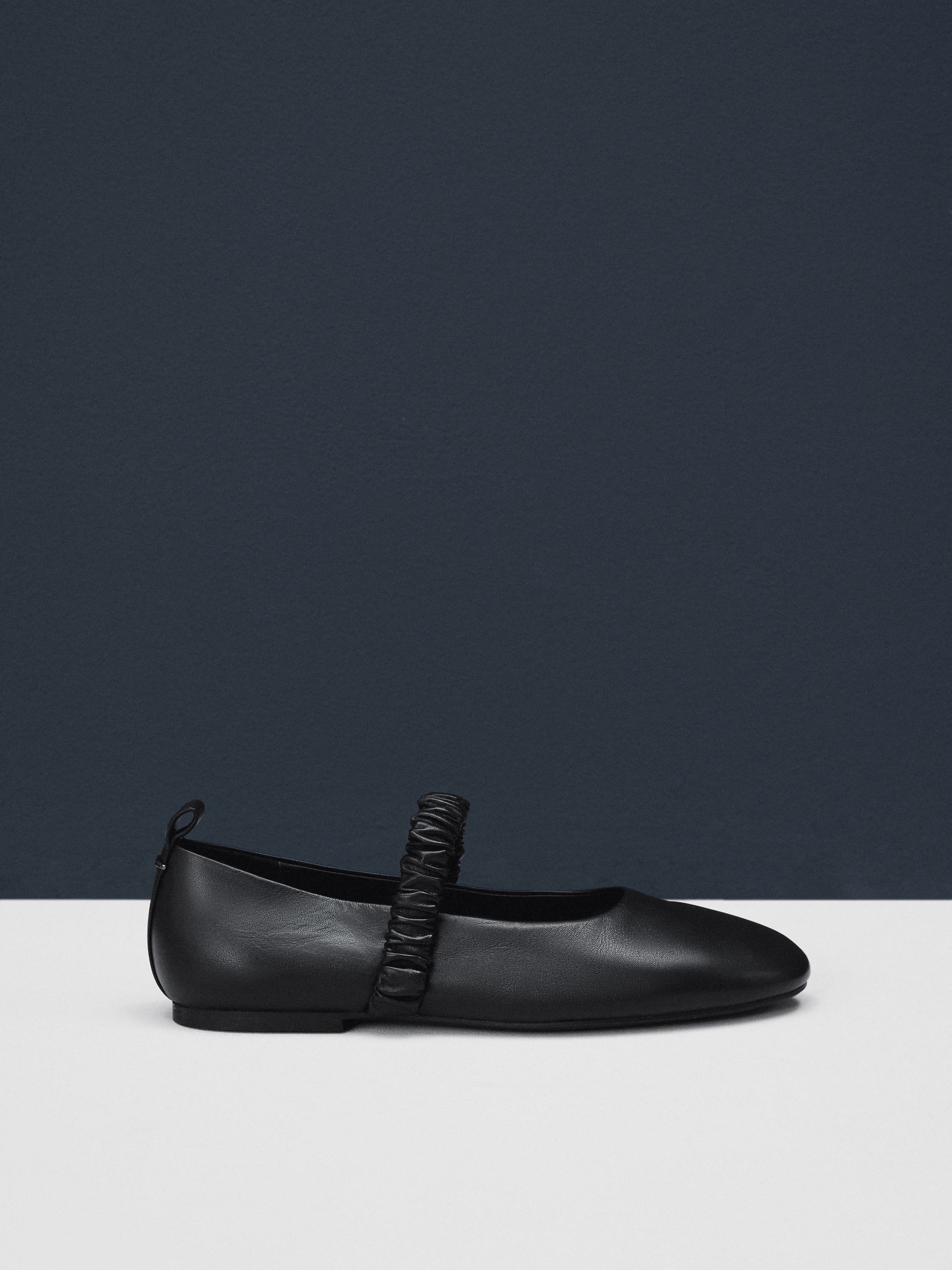 Buy Black Standard Fit Premium Leather With Motionflex Ruched Mary