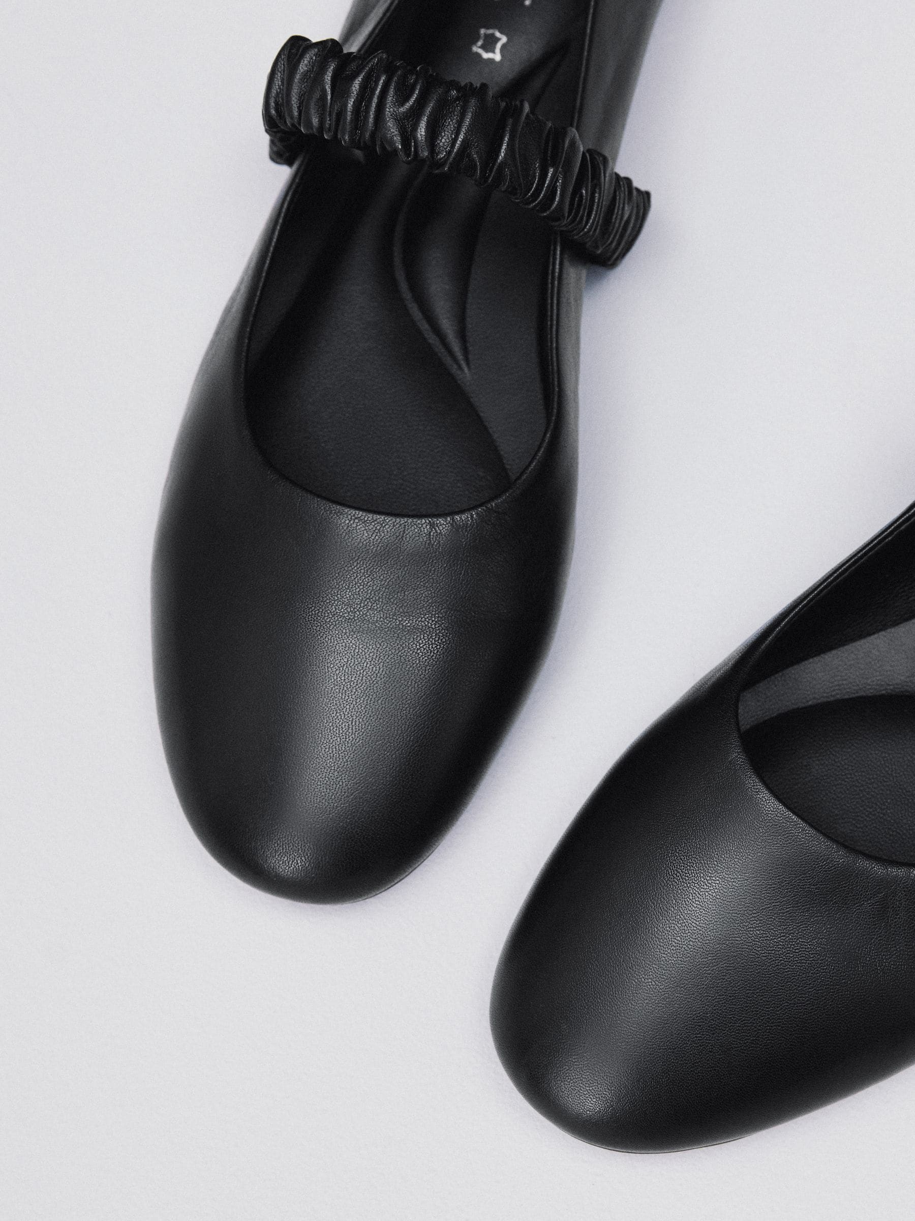 Buy Black Standard Fit Premium Leather With Motionflex Ruched Mary