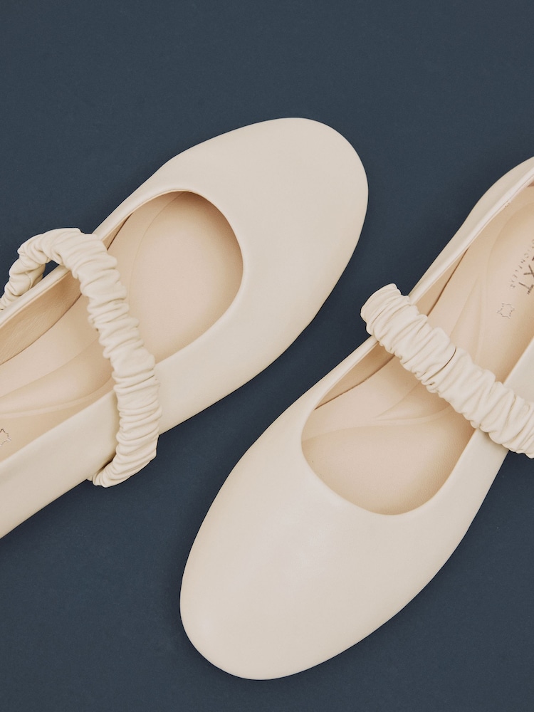 Bone Standard Fit Forever Comfort® Premium Leather With Motionflex Ruched Mary Jane Shoes - Image 11 of 13