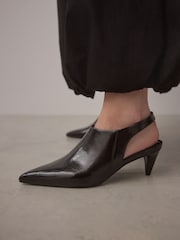 بني - Forever Comfort® Point Toe Sling Back High Cut Heels - صورة 1 من 10