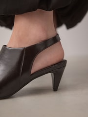 بني - Forever Comfort® Point Toe Sling Back High Cut Heels - صورة 4 من 10
