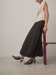 بني - Forever Comfort® Point Toe Sling Back High Cut Heels - صورة 5 من 10