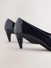 Mornarsko modra lakasta - Forever Comfort® Point Toe Peg Kitten čevlji z visoko peto - Slika 8 iz 8