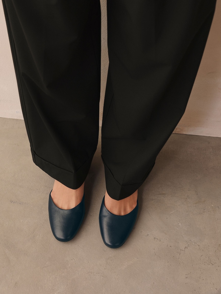 Mornarica - Forever Comfort® Leather Round Toe Block čevlji z visoko peto - Slika 2 iz 9 Mornarica - Forever Comfort® Leather Round Toe Block čevlji z visoko peto - Slika 2 iz 9