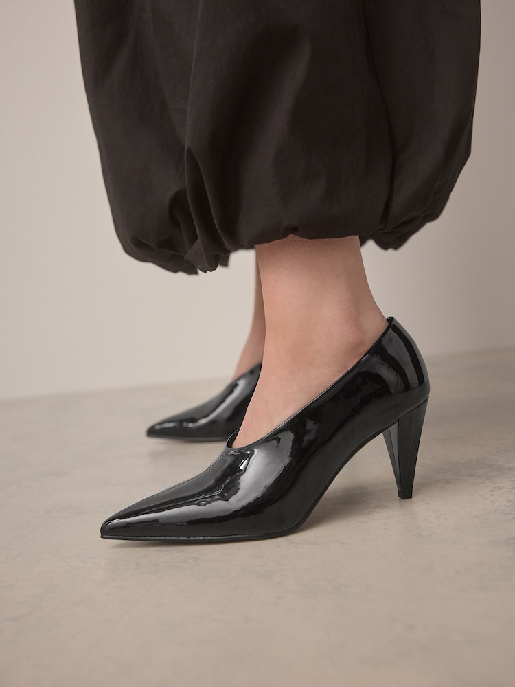 Preto - Forever Comfort® Patent Point Toe High Cut Cone Heel Courts - Imagem 1 de 11
