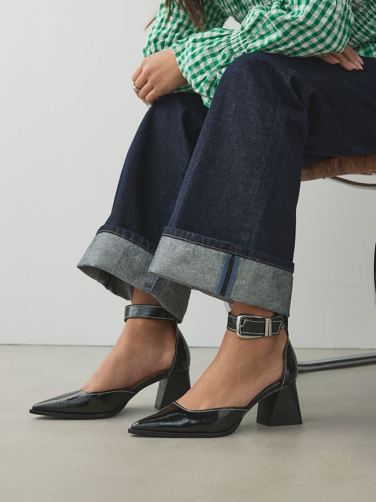 Preto - Forever Comfort® Point Toe Buckle Hardware Detail Block Heels - Imagem 1 de 3