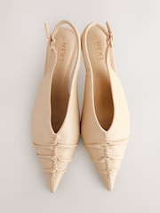 Buttermilk rumena - Forever Comfort® Point Toe Ruched Slingback Slingback Čevlji z visoko peto - Slika 10 iz 11