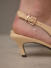 Buttermilk rumena - Forever Comfort® Point Toe Ruched Slingback Slingback Čevlji z visoko peto - Slika 5 iz 11