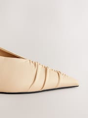 Buttermilk rumena - Forever Comfort® Point Toe Ruched Slingback Slingback Čevlji z visoko peto - Slika 9 iz 11