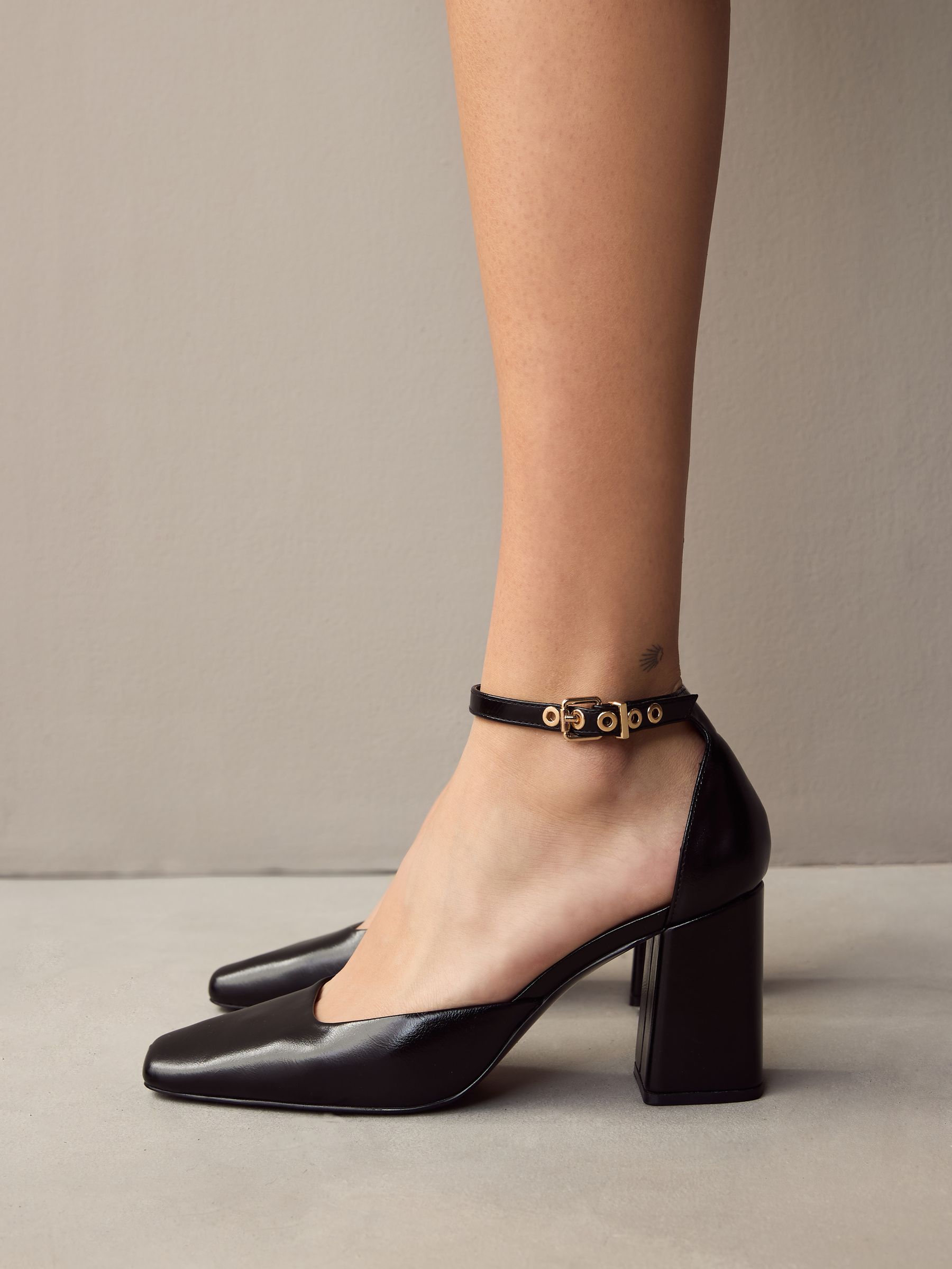 Stylish black heels clearance