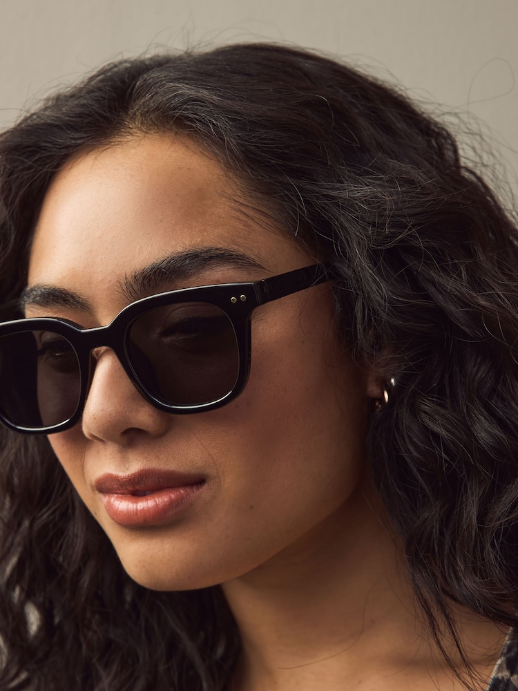 Black - Square Sunglasses - Image 2 of 6 Black - Square Sunglasses - Image 2 of 6