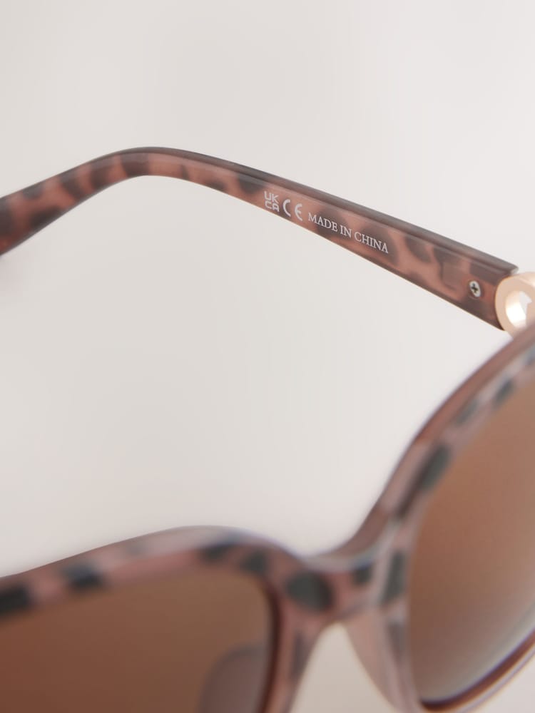 Braun/Creme - Große, eckige Sonnenbrille mit polarisierten Gläsern - Bild 7 von 7 Braun/Creme - Große, eckige Sonnenbrille mit polarisierten Gläsern - Bild 7 von 7