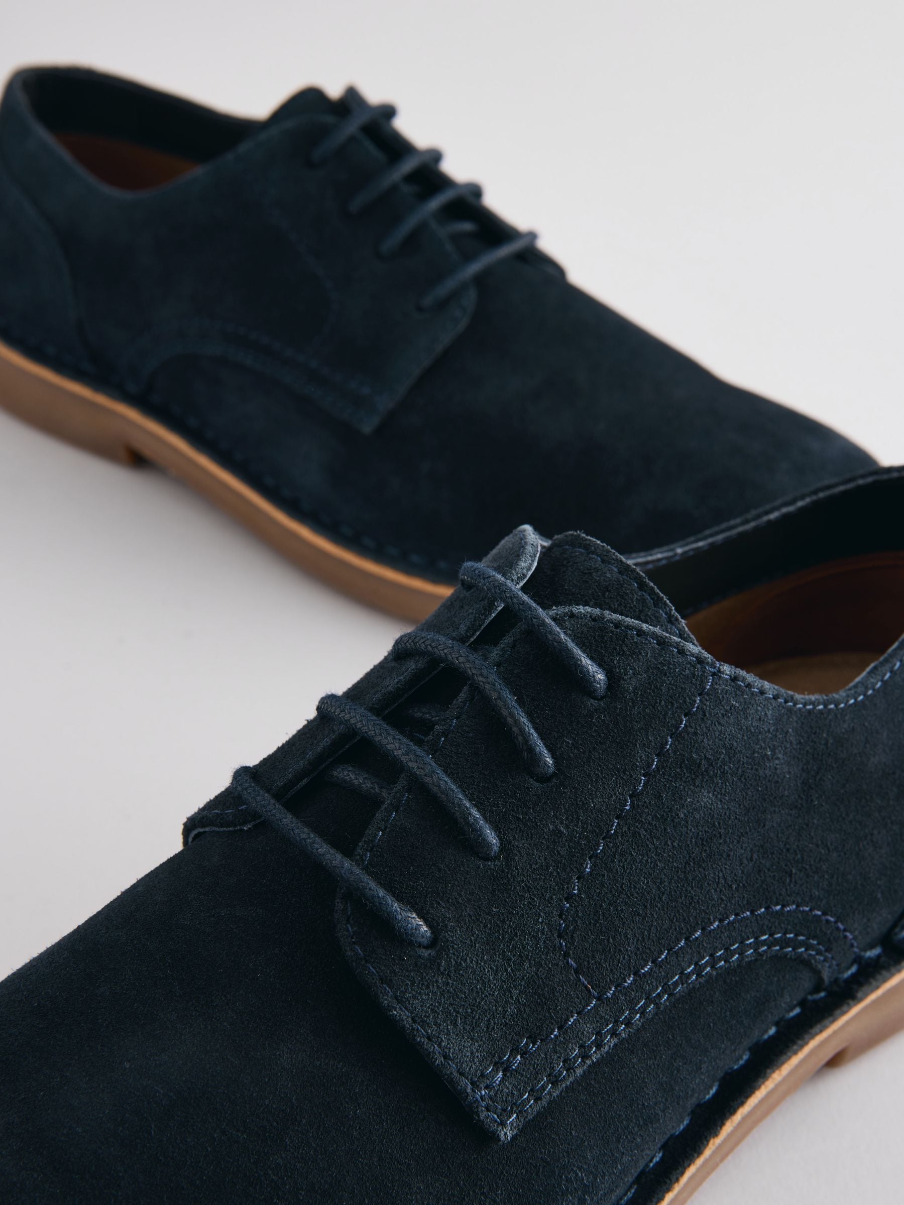 Next：日本 ネイビー ブルー - スエード デザートシューズ from Next Japan
