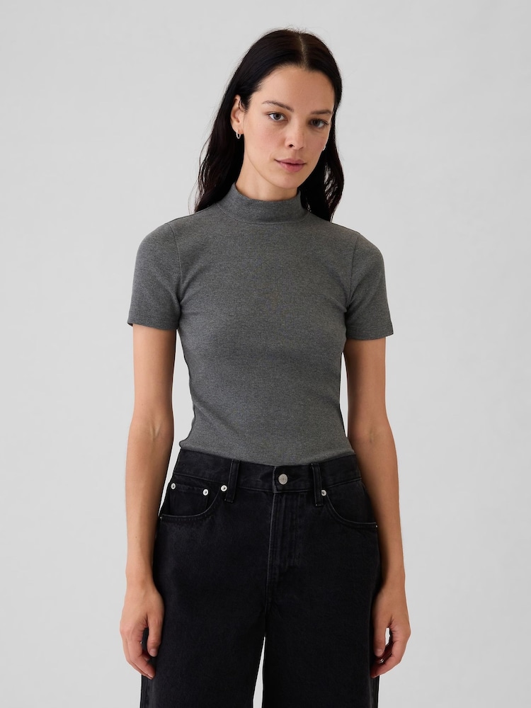 Grau - Gap Modernes, geripptes T-Shirt aus Baumwolle und Modal mit Rundhalsausschnitt und kurzen Ärmeln - Bild 1 von 5 Grau - Gap Modernes, geripptes T-Shirt aus Baumwolle und Modal mit Rundhalsausschnitt und kurzen Ärmeln - Bild 1 von 5