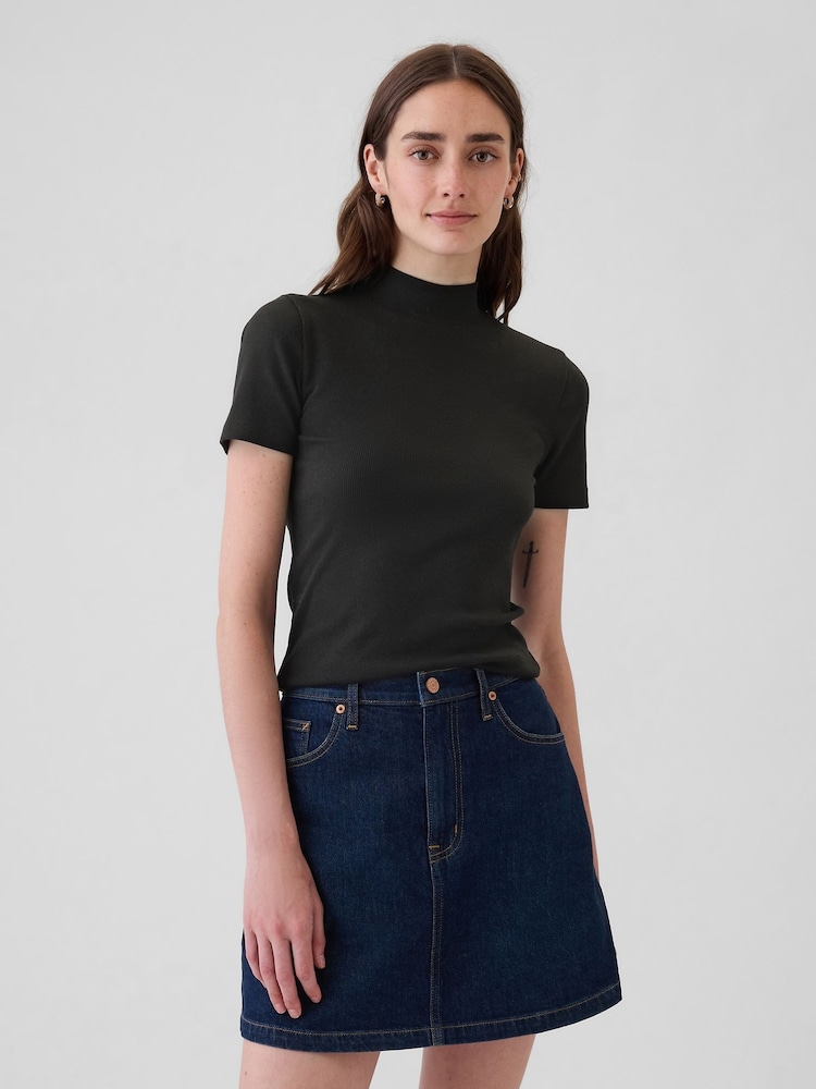 Schwarz - Gap Modernes, geripptes T-Shirt aus Baumwolle und Modal mit Rundhalsausschnitt und kurzen Ärmeln - Bild 1 von 5 Schwarz - Gap Modernes, geripptes T-Shirt aus Baumwolle und Modal mit Rundhalsausschnitt und kurzen Ärmeln - Bild 1 von 5