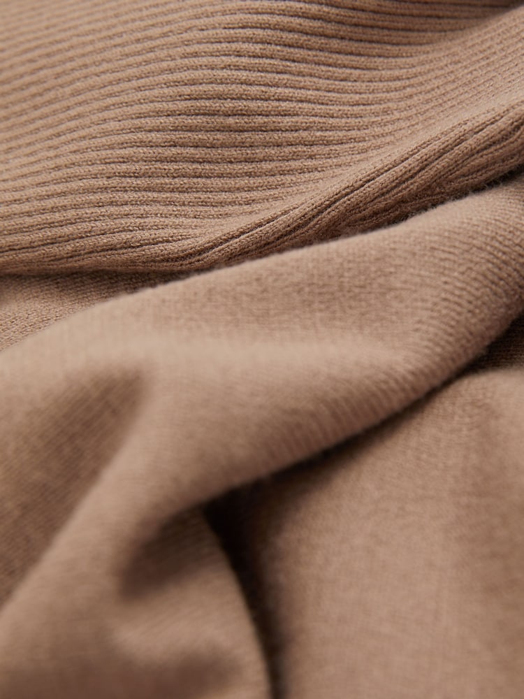 Taupe - Reiss Sophia Drop-Shoulder Roll Neck Jumper - Bild 5 von 5 Taupe - Reiss Sophia Drop-Shoulder Roll Neck Jumper - Bild 5 von 5