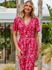 Sosandar Angel Sleeve Belt Detail Wide Leg Jumpsuit - Imagen 2 de 5