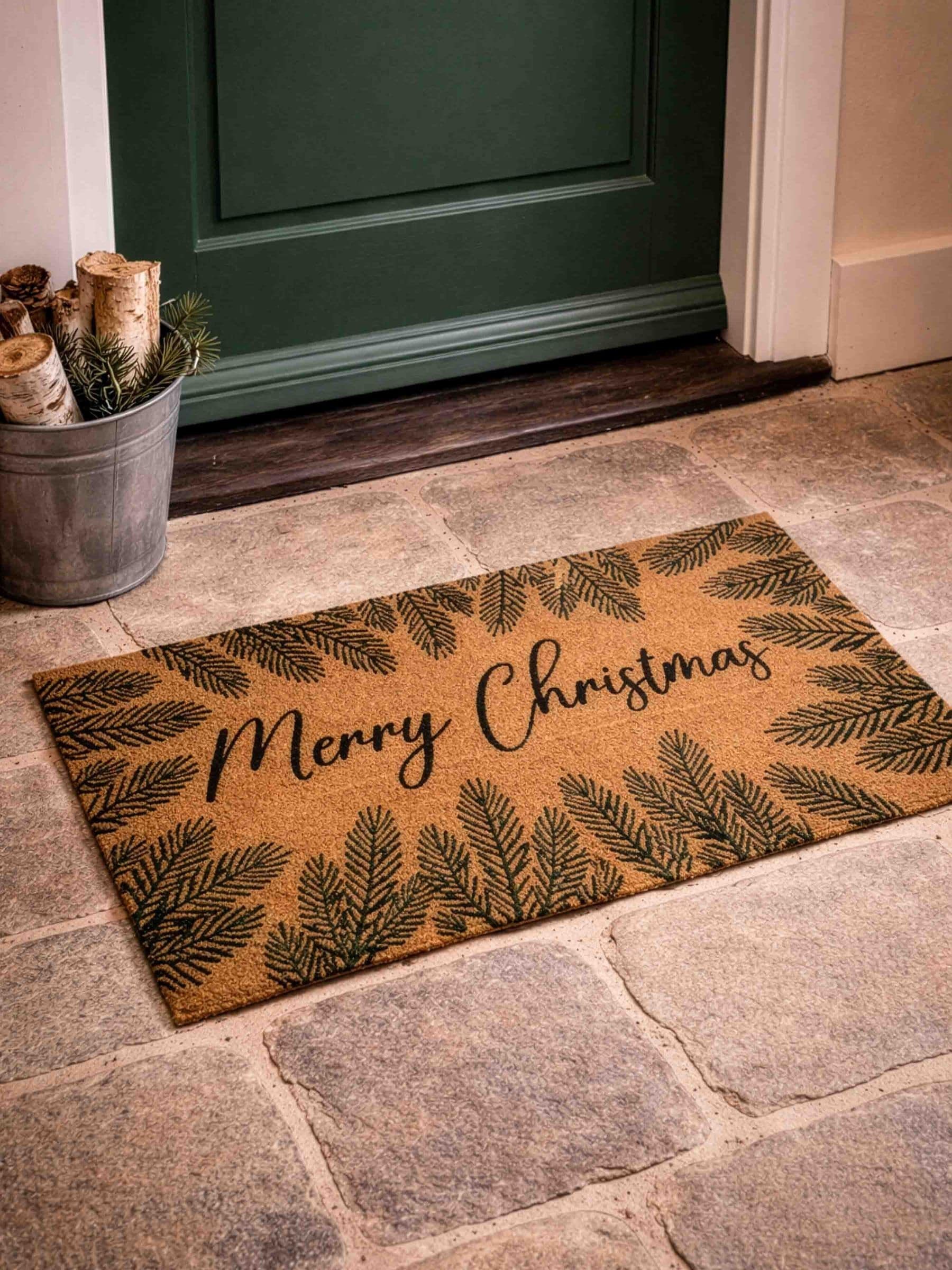 Gallery Home Green Pine Foliage Merry Christmas Doormat