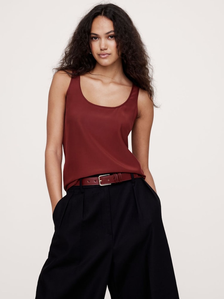 Banana Republic Red 100% Silk Sleeveless Vest Top - Image 1 of 1 Banana Republic Red 100% Silk Sleeveless Vest Top - Image 1 of 1