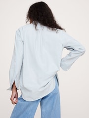 Camisa vaquera oversize de cuello alto con banda de Banana Republic - Imagen 3 de 4