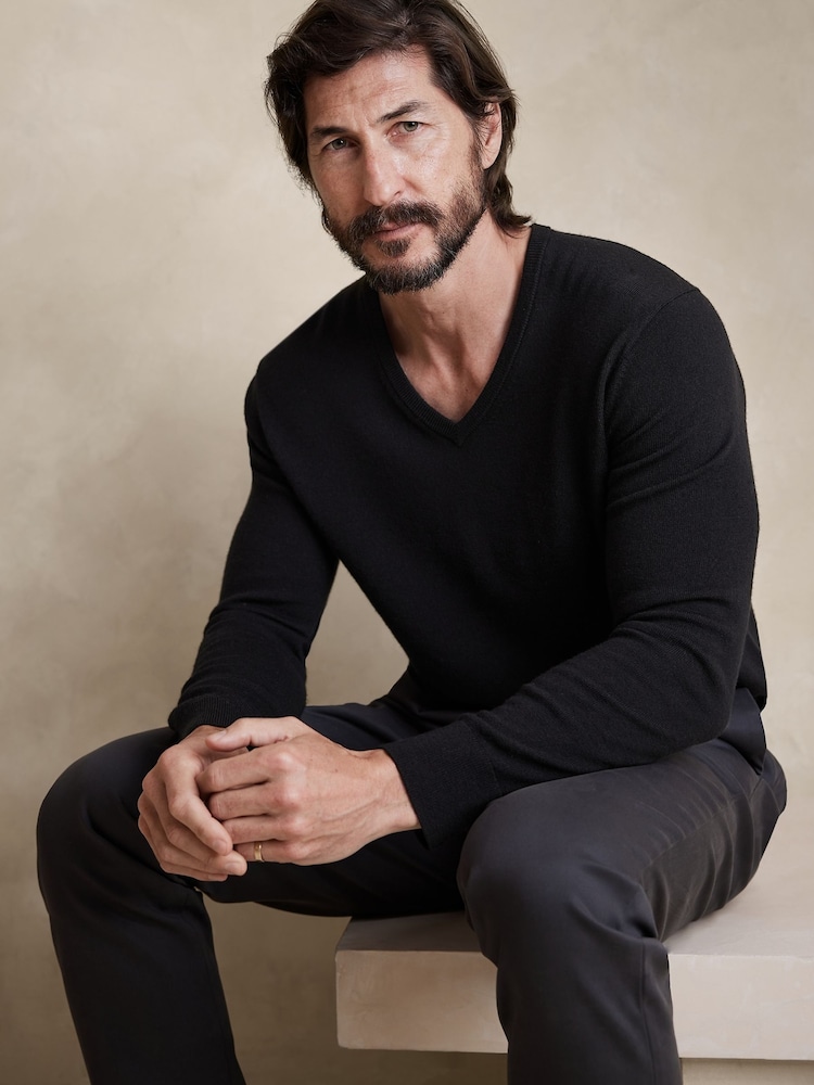 Banana Republic Black Merino Wool Sante V-Neck Jumper - Image 1 of 1