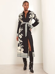 Monocromático - Vestido camisero a media pierna abotonado con cinturón de Lipsy - Imagen 2 de 4