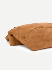 Rjava - Off The Hook Amos Suede Fold Over Shoulder Bag - Slika 4 iz 6