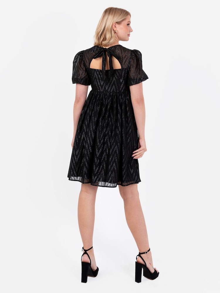 Lovedrobe – schwarzes Minikleid mit Zickzack-Burnoutmuster - Bild 2 von 6 Lovedrobe – schwarzes Minikleid mit Zickzack-Burnoutmuster - Bild 2 von 6