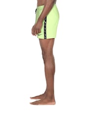 Желтый - черные шорты с логотипом Nike 5 Inch Volley - Изображение 10 из 10
