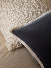Loxley Velvet Cushion - Imagen 2 de 5