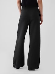 Negro - Pantalones plisados de CashSoft de Gap - Imagen 3 de 5