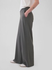 Gap Grey 365 High Waisted Brushed Twill Pleated Taper Trousers - Image 3 of 5