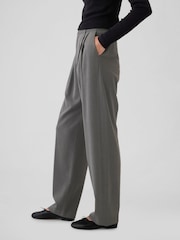 Gap Grey Everyday High Waisted Brushed Twill Pleated Taper Trousers - Image 3 of 5