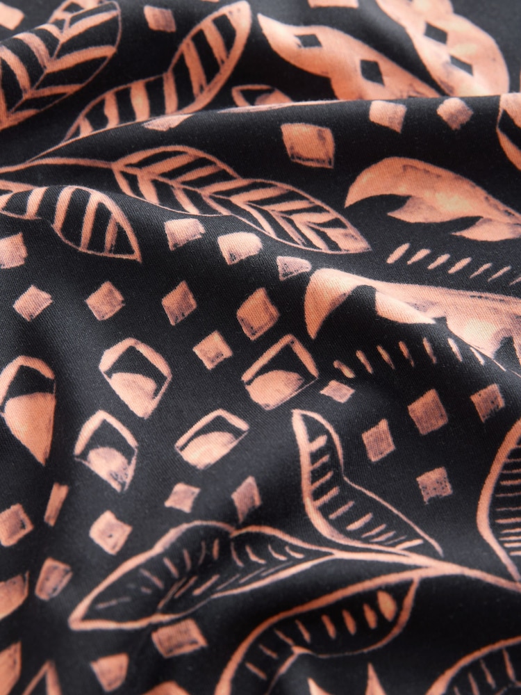 Schwarz/Tan - Kastiges T-Shirt mit lässiger Schulterpartie aus 100 % Baumwolle, Relaxed Fit - Bild 7 von 7 Schwarz/Tan - Kastiges T-Shirt mit lässiger Schulterpartie aus 100 % Baumwolle, Relaxed Fit - Bild 7 von 7