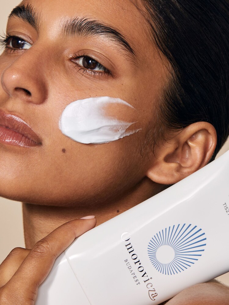 Omorovicza Cleansing Foam 150ml - Image 5 of 5 Omorovicza Cleansing Foam 150ml - Image 5 of 5