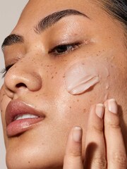 Omorovicza Queen Cream 50ml - Image 3 of 4
