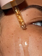 Omorovicza Queen Oil 30ml - Image 3 of 4
