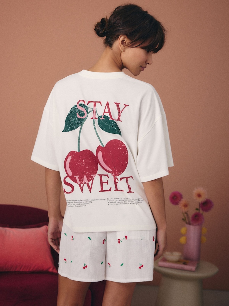 Rote/Ecru mit Kirschen - Kurzes strukturiertes Pyjama-Set aus 100% Baumwolle - Bild 1 von 6 Rote/Ecru mit Kirschen - Kurzes strukturiertes Pyjama-Set aus 100% Baumwolle - Bild 1 von 6